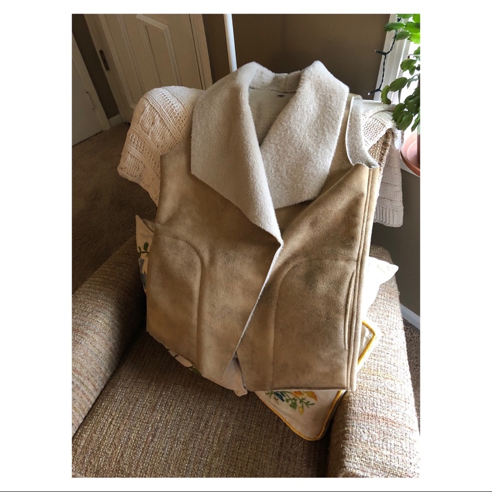 Ecote Sherpa Vest
